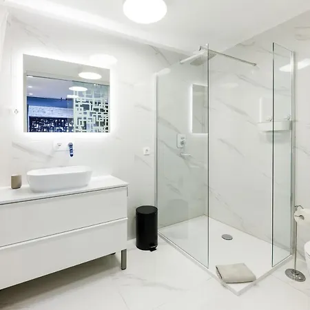 Palace Luxury Apartment *